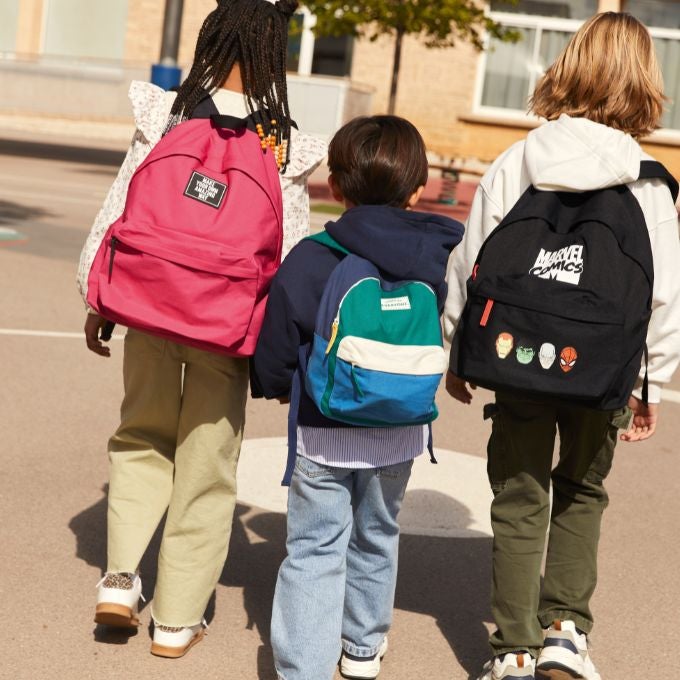 Enfants avec sac à dos 